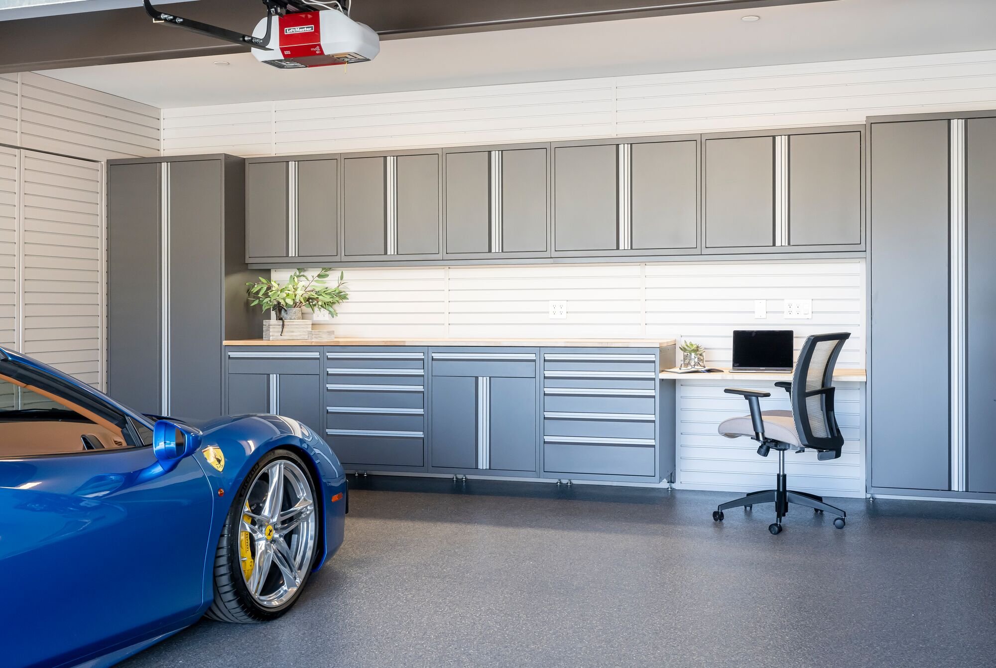 Turning your garage into a comfortable, productive home office in 2025